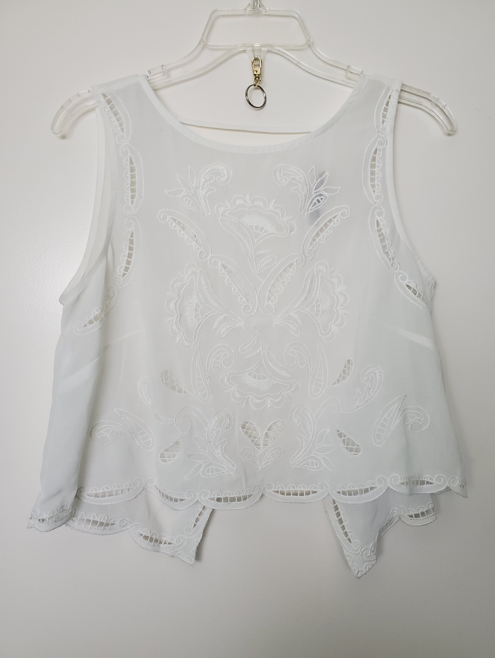 Woman's Open Back Embroidered Front w/Cutwork White Cropped Top Sz S Twee